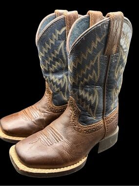 Ariat Youth Tycoon Blue and Brown Leather Cowboy Boots. Size Youth 8